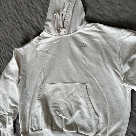 ALO Yoga Off-White Sweatshirt - Picture 1 of 3